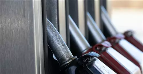 Valutazione del ciclo di vita di miscele innovative di carburanti per autovetture con motore ad accensione comandata: un approccio comparativo